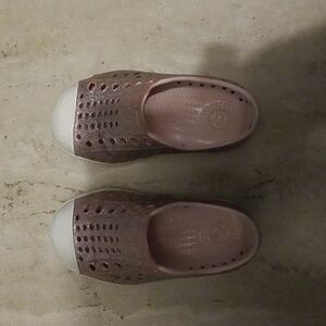 Native sz c6 toddler girls sparkly pink shoes